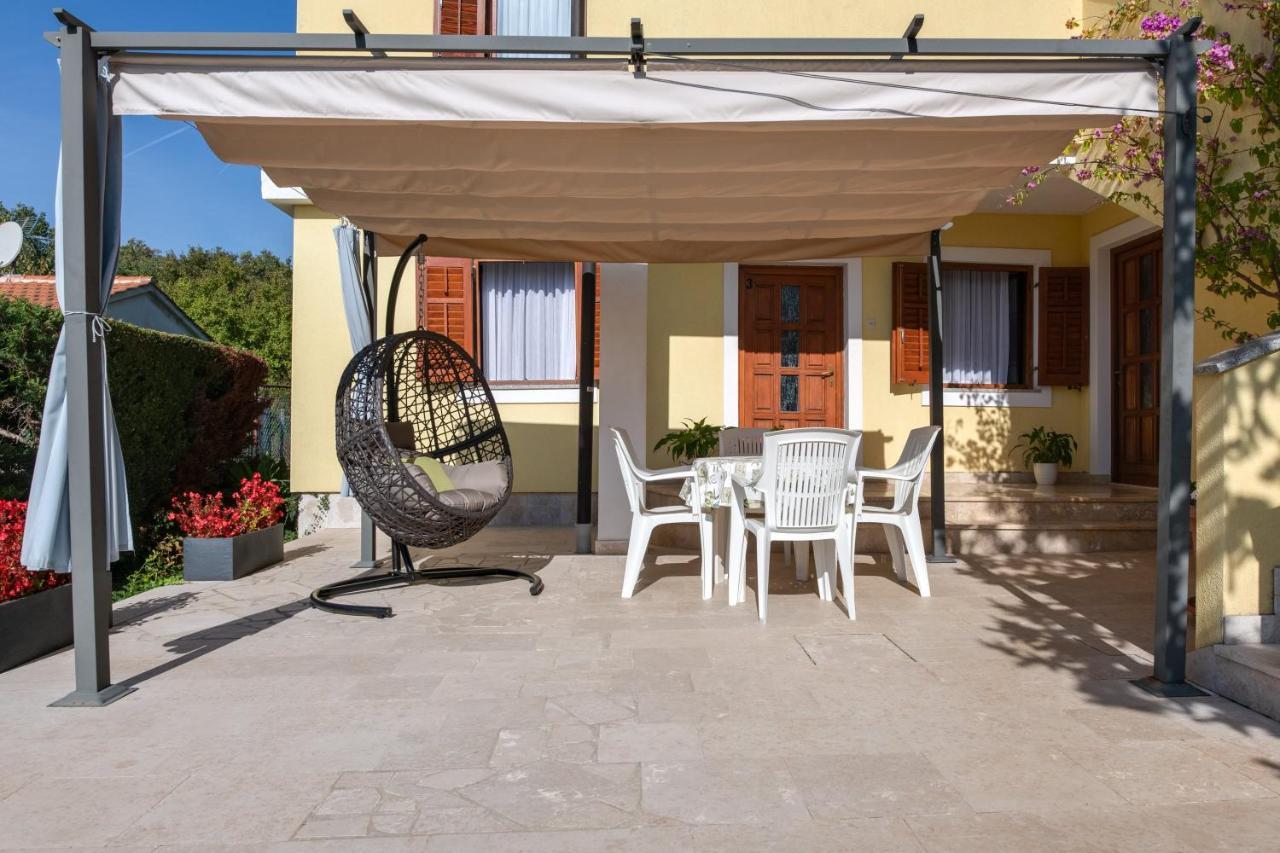 Villa Livia With Three Nice Apartments, Swimming Pool, Childrens Playground, Barbecue And Free Parking Лижнян Экстерьер фото