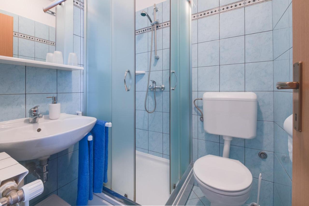 Villa Livia With Three Nice Apartments, Swimming Pool, Childrens Playground, Barbecue And Free Parking Лижнян Экстерьер фото