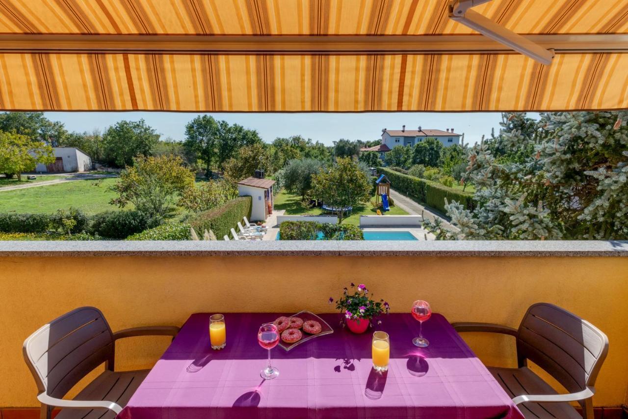 Villa Livia With Three Nice Apartments, Swimming Pool, Childrens Playground, Barbecue And Free Parking Лижнян Экстерьер фото