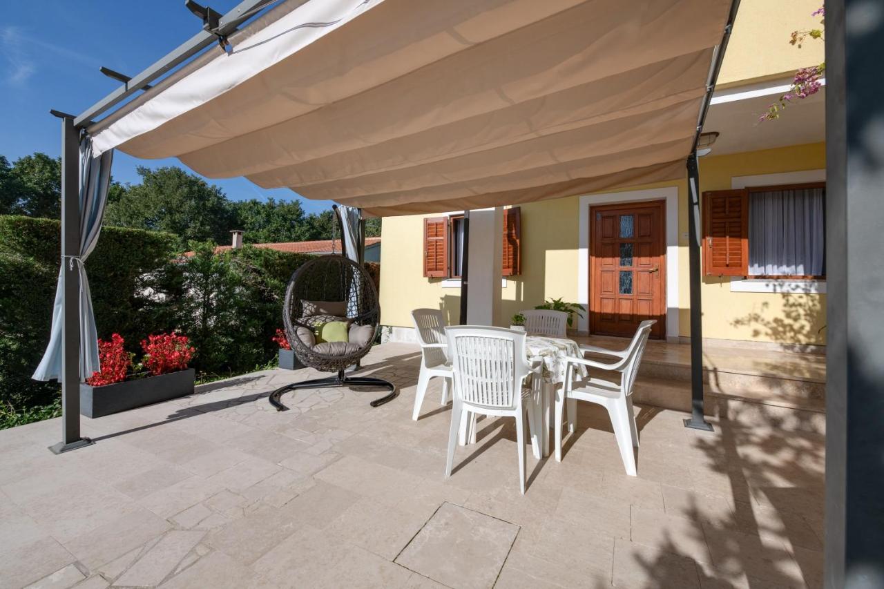 Villa Livia With Three Nice Apartments, Swimming Pool, Childrens Playground, Barbecue And Free Parking Лижнян Экстерьер фото