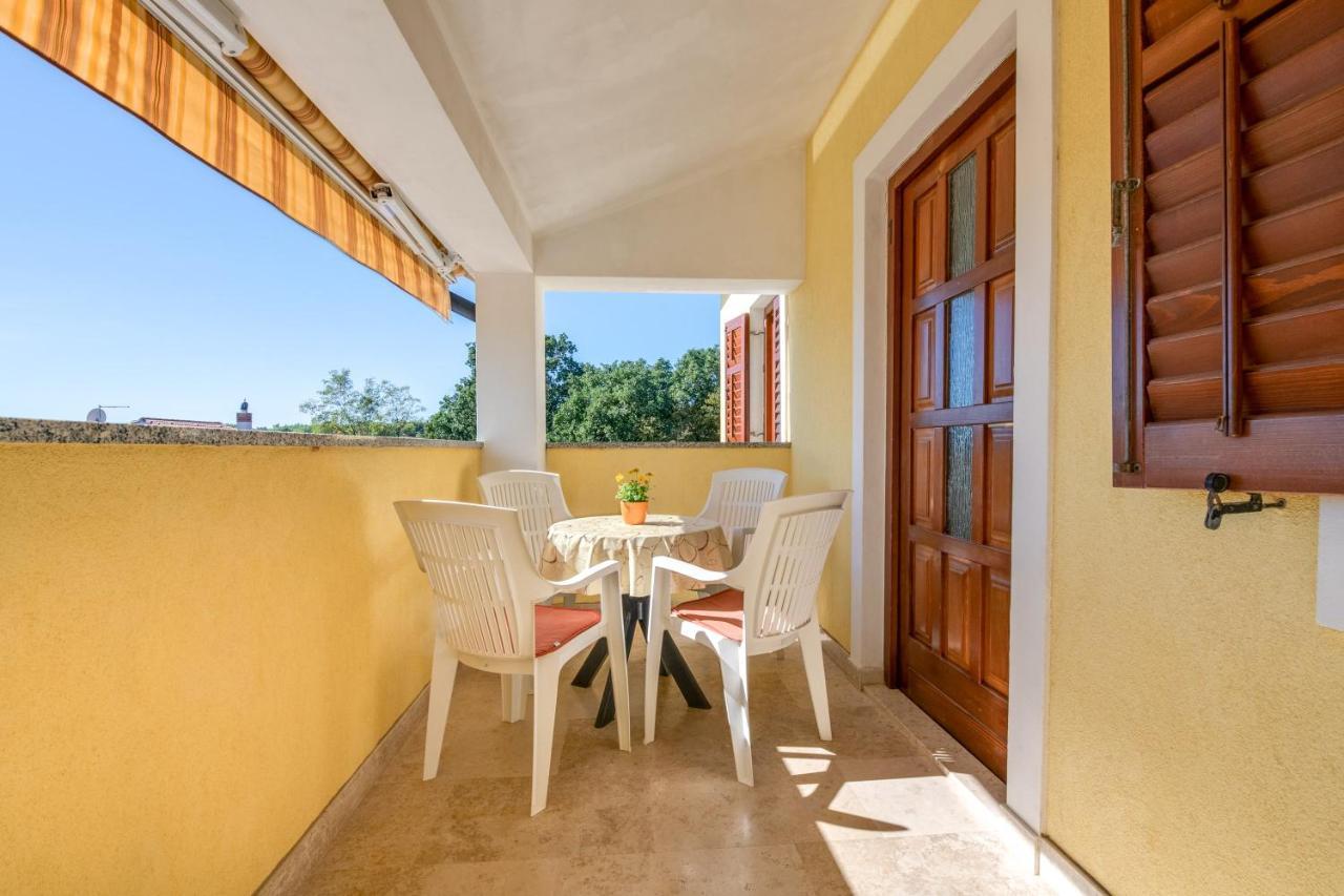 Villa Livia With Three Nice Apartments, Swimming Pool, Childrens Playground, Barbecue And Free Parking Лижнян Экстерьер фото