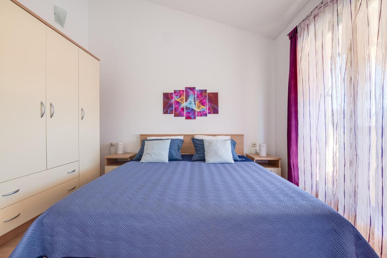 Villa Livia With Three Nice Apartments, Swimming Pool, Childrens Playground, Barbecue And Free Parking Лижнян Экстерьер фото