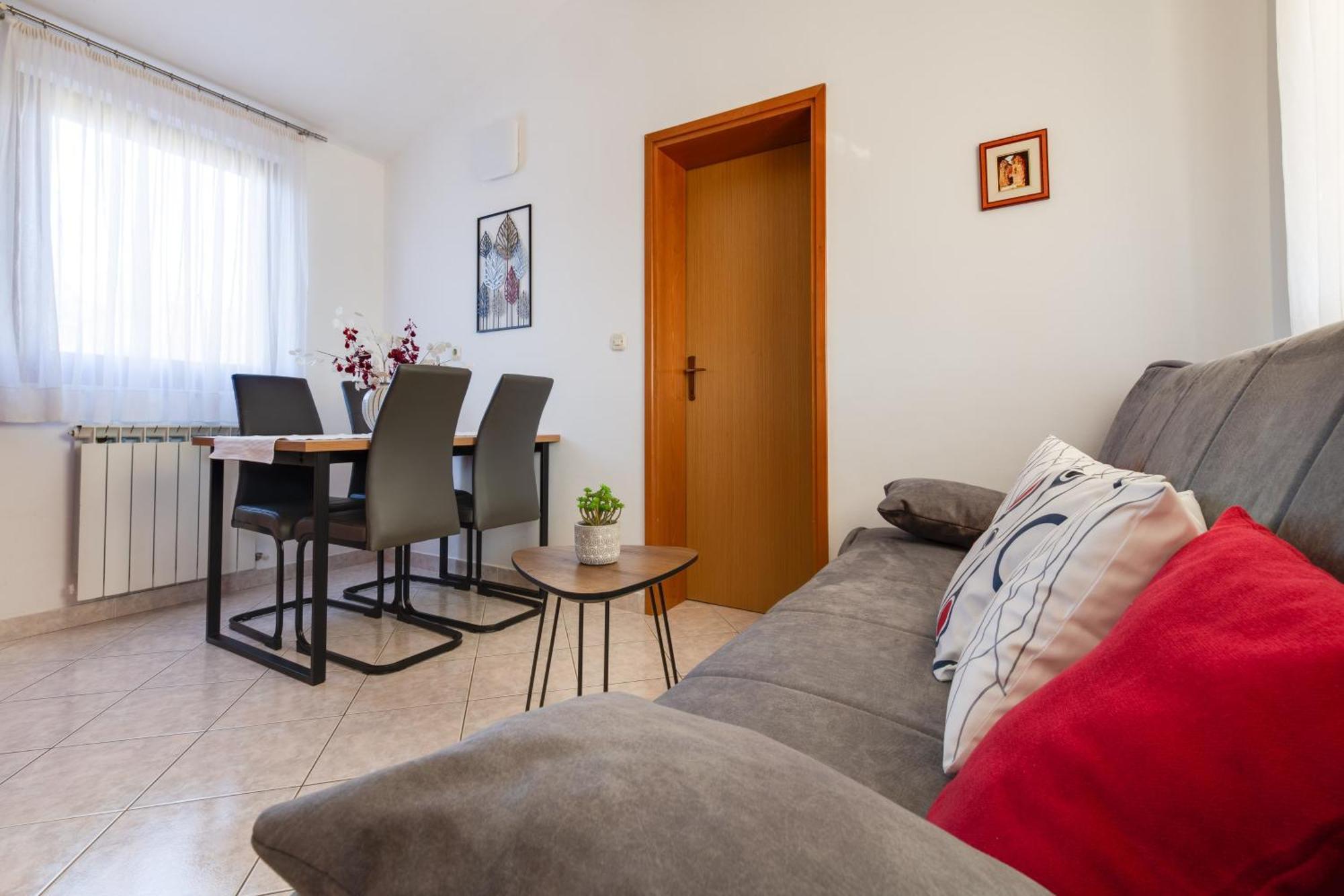 Villa Livia With Three Nice Apartments, Swimming Pool, Childrens Playground, Barbecue And Free Parking Лижнян Экстерьер фото