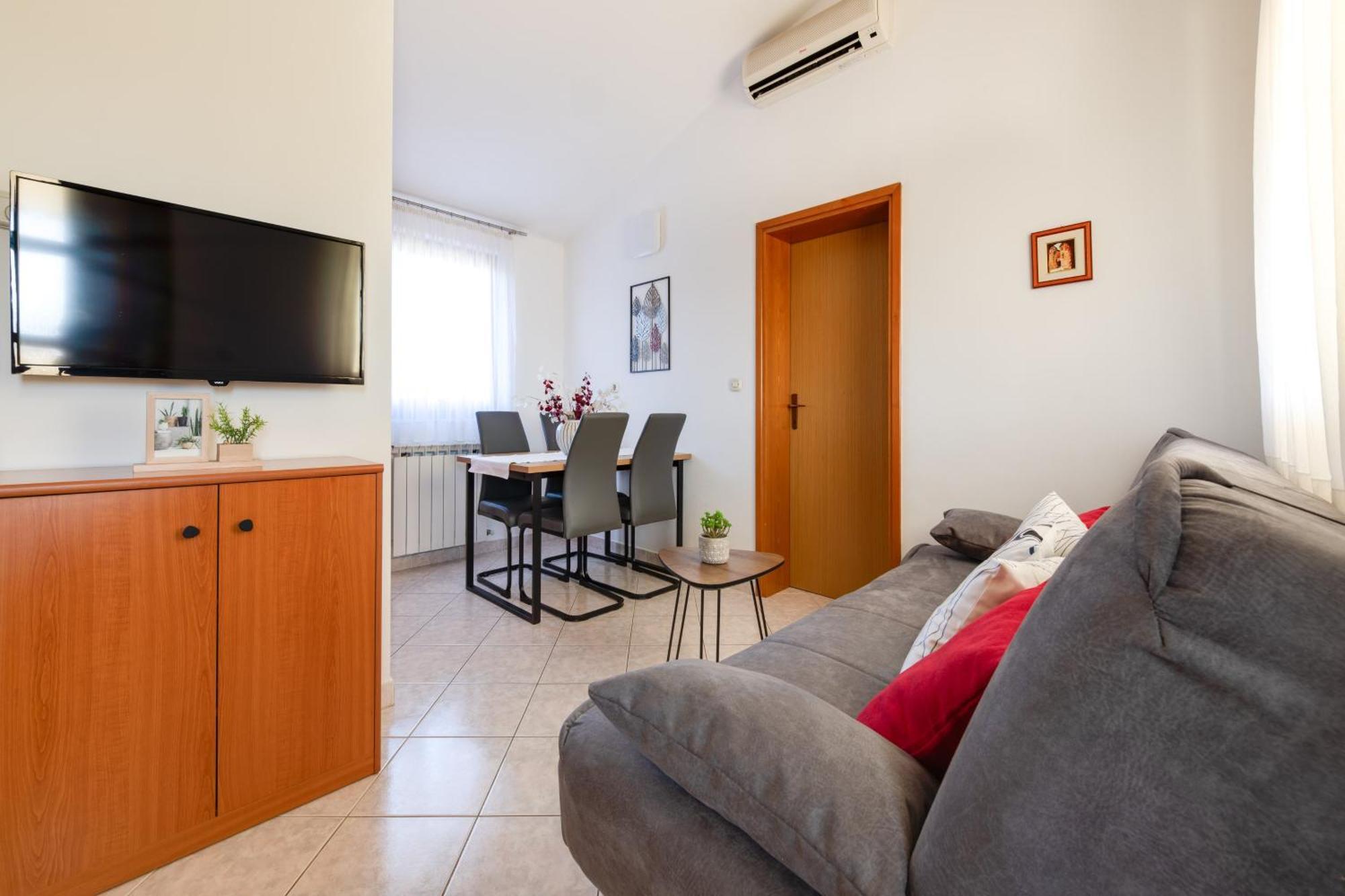 Villa Livia With Three Nice Apartments, Swimming Pool, Childrens Playground, Barbecue And Free Parking Лижнян Экстерьер фото