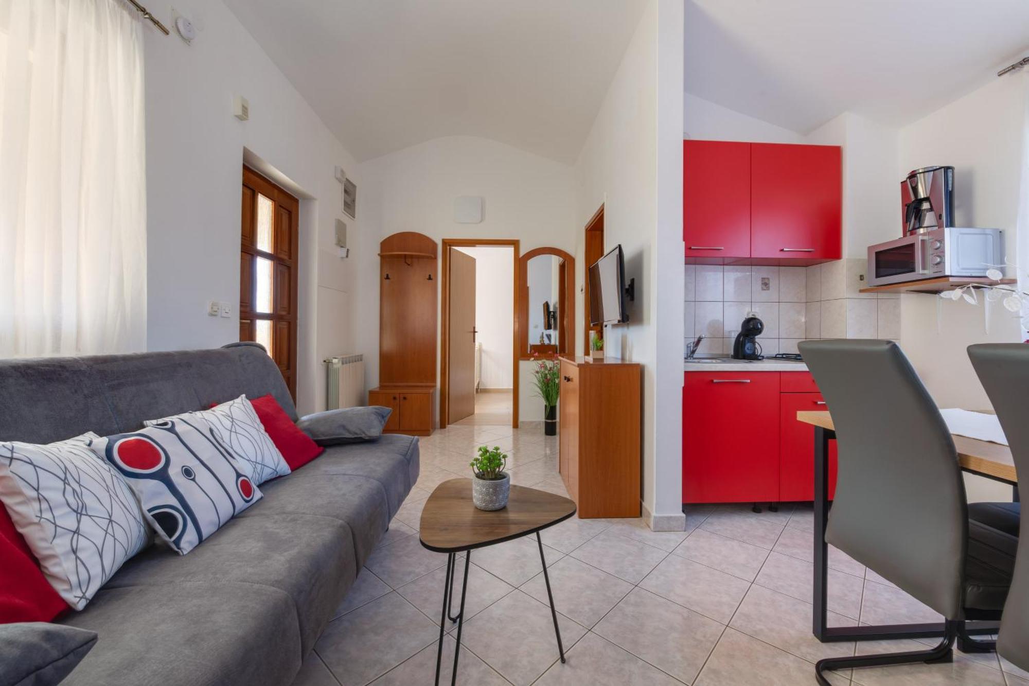 Villa Livia With Three Nice Apartments, Swimming Pool, Childrens Playground, Barbecue And Free Parking Лижнян Экстерьер фото