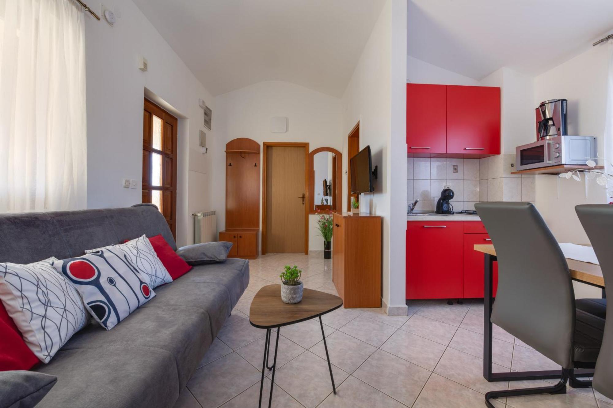 Villa Livia With Three Nice Apartments, Swimming Pool, Childrens Playground, Barbecue And Free Parking Лижнян Экстерьер фото