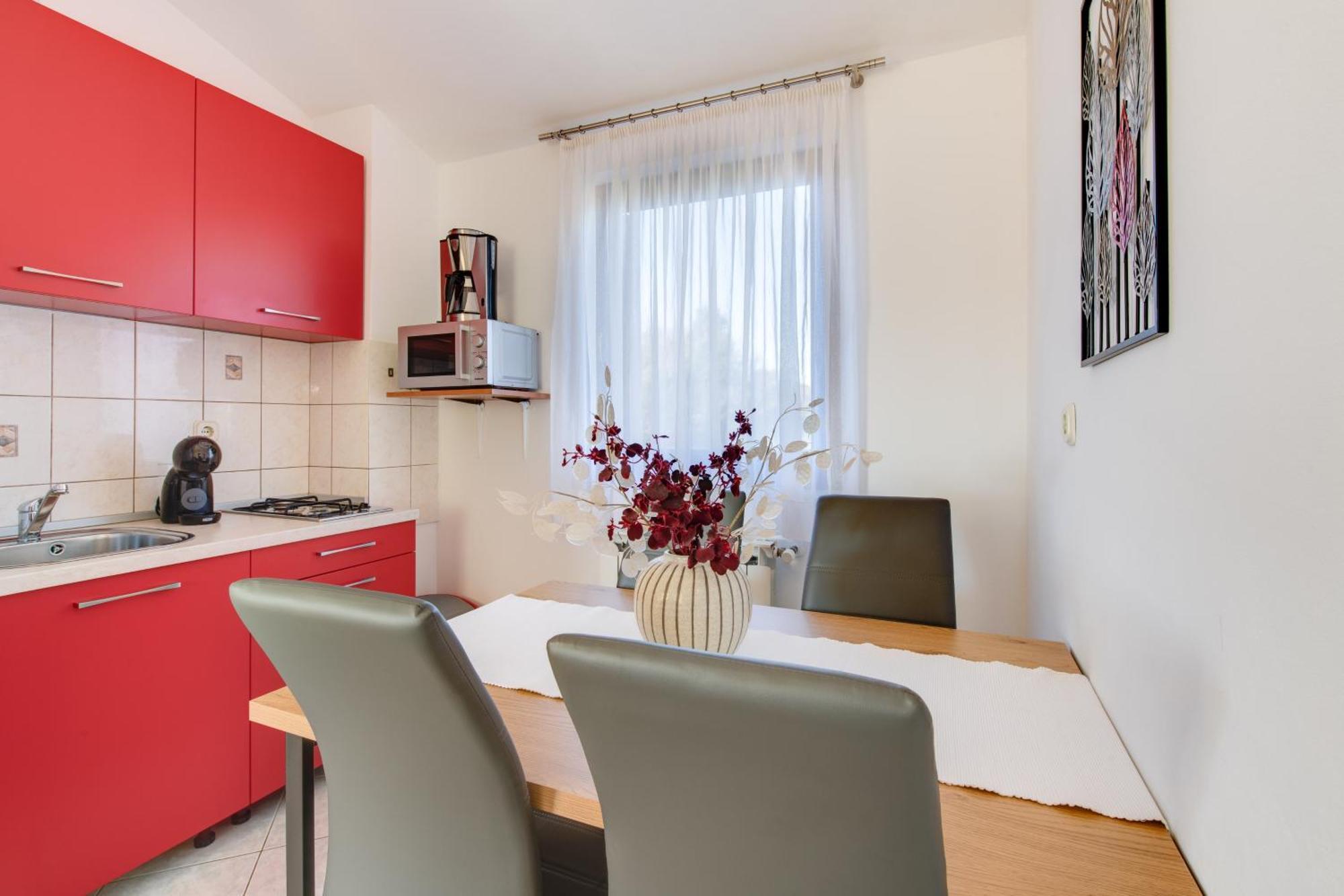Villa Livia With Three Nice Apartments, Swimming Pool, Childrens Playground, Barbecue And Free Parking Лижнян Экстерьер фото