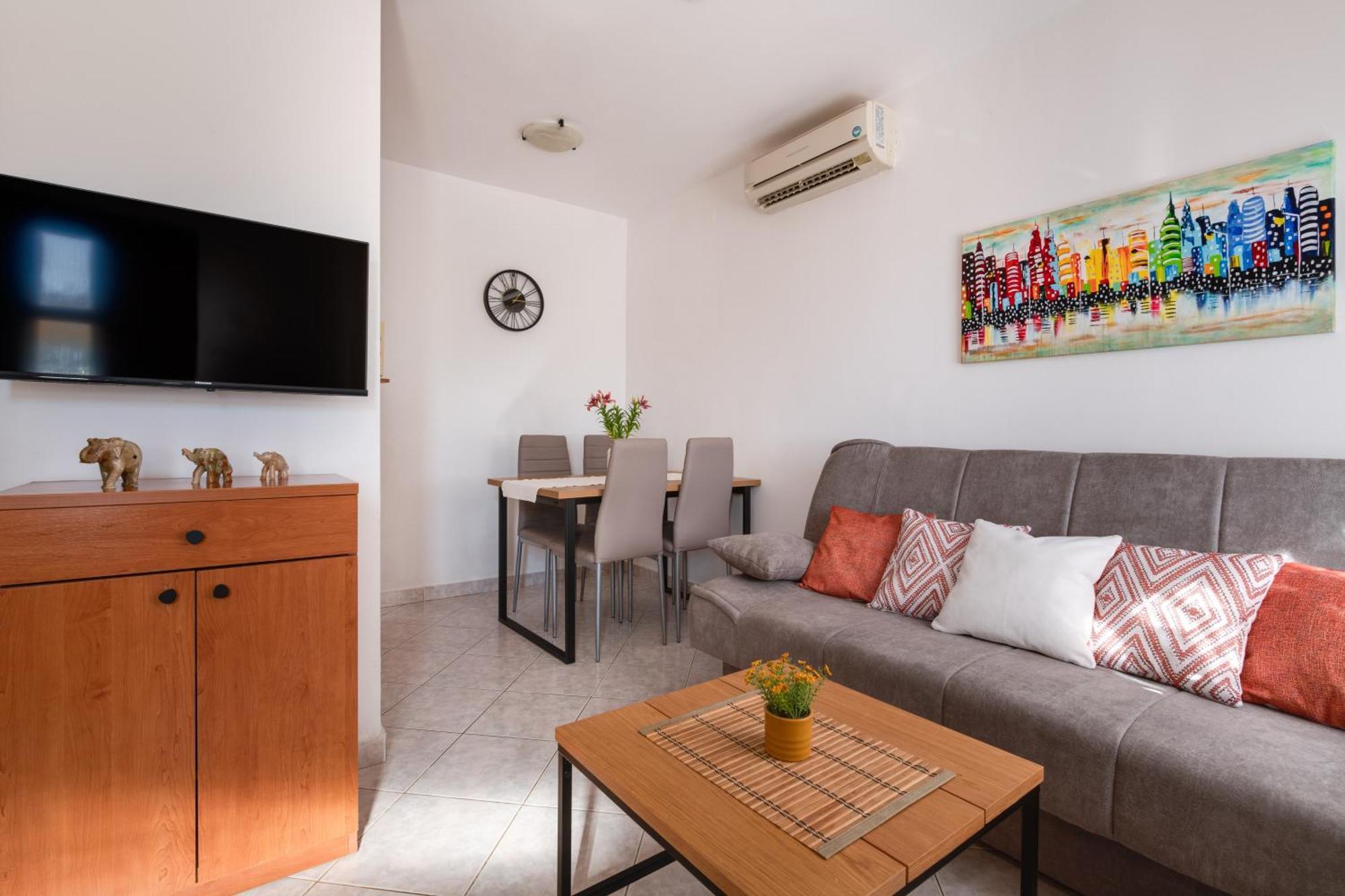 Villa Livia With Three Nice Apartments, Swimming Pool, Childrens Playground, Barbecue And Free Parking Лижнян Экстерьер фото